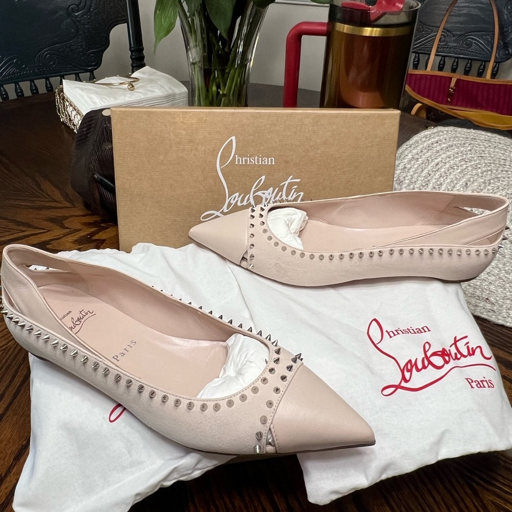 Christian Louboutin Duvettina Spikes Flat in the color Leche